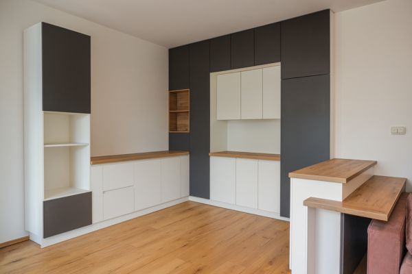 Randare 3D mobilier bucatarie moderna cu insula, integrat intr-o suprafata generata de AI, proiect realizat in SketchUp de AXT 3D Design.